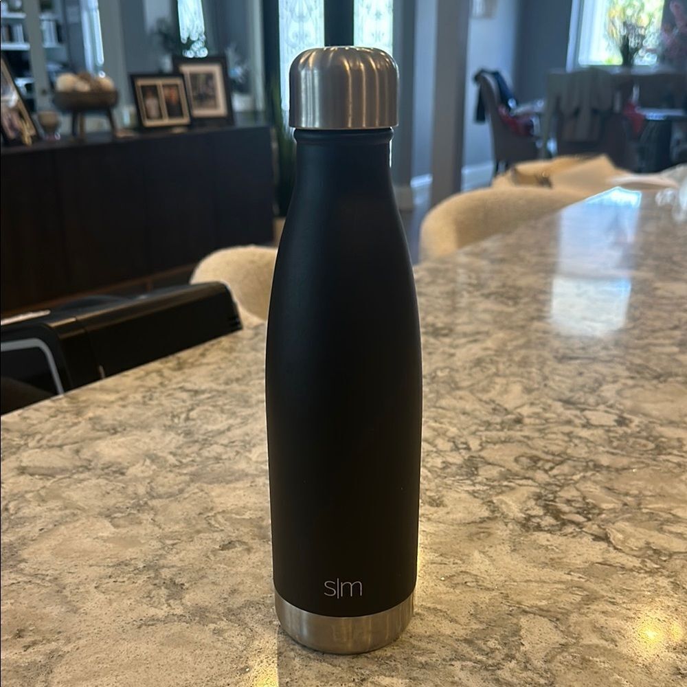 Simple Modern Stainless Steel Water Bottle – Black – 22 oz